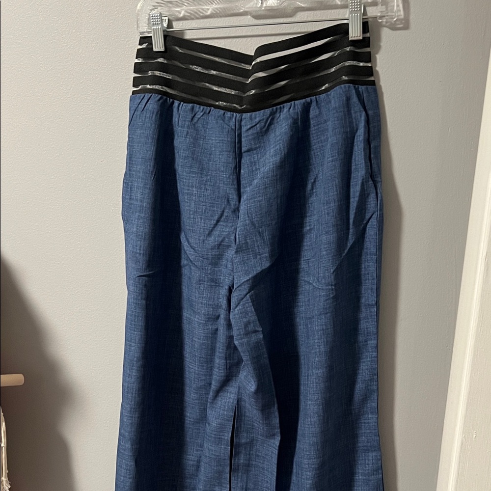 Chic Blue Wide-Leg Pants with Black Striped Waistband - Picture 5 of 5